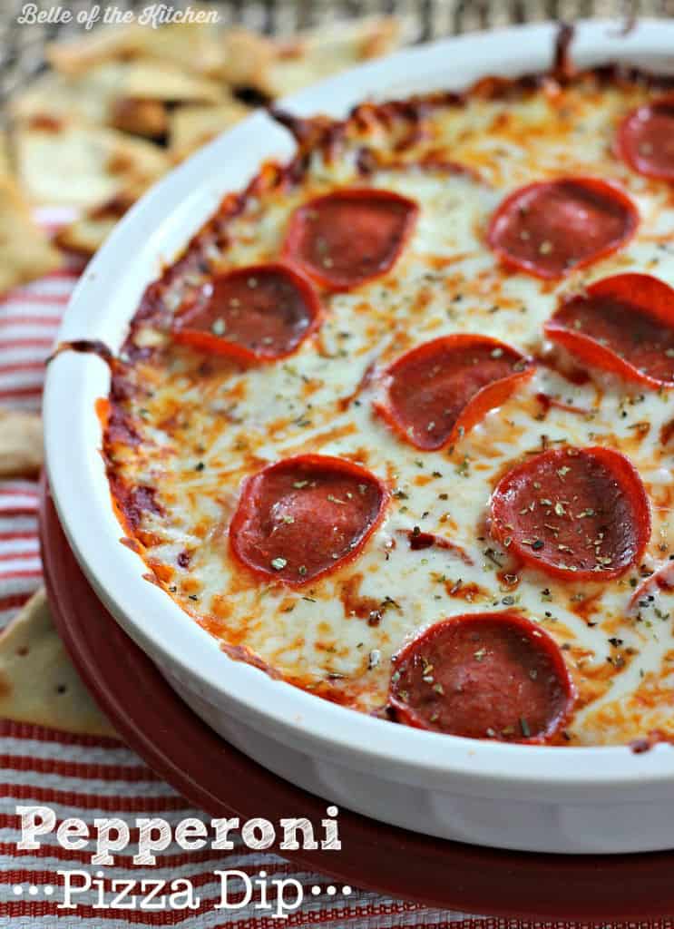 bellekitchen's tweet image. This Pepperoni Pizza Dip is such an easy and fun appetizer! If you’ve got 20 minutes and a few simple ingredients, then get ready to dive into this cheesy goodness!  #belleofthekitchen #pepperoni #pizzadip #appetizer belleofthekitchen.com/pepperoni-pizz…