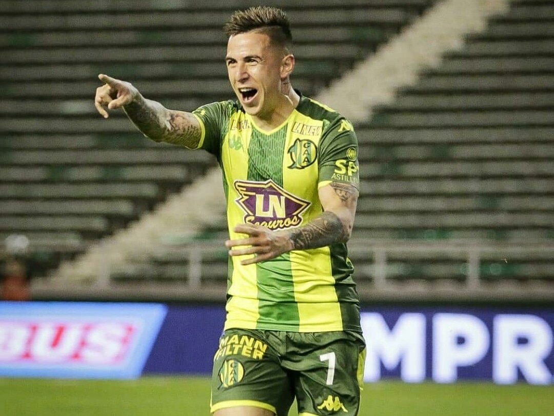 FutbolArgnto01's tweet photo. SE VA SOLÍS

Nazareno Solis no sigue en Aldosivi. Al delantero se le vence el préstamo y va a volver a Boca, dueño del 80% de su pase. Le queda un año de contrato pero Miguel Russo no lo tendrá en cuenta.

¿Que opinás del paso de Solís por el Tiburón? https://t.co/qWA6fFpHTH
