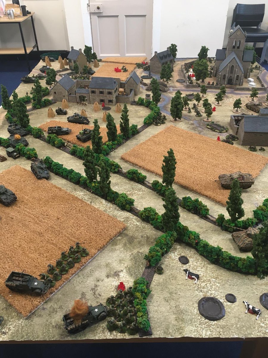 Faced with attacks on the left and centre bogging down against the main weight of German infantry, the US commander attempts a final bold move - a mechanised flanking attack against the relatively lightly held German right.