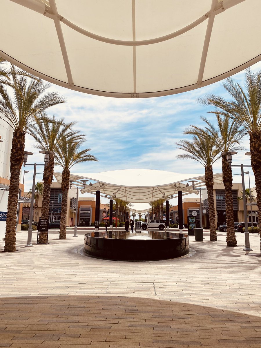 HauteShotsVegas's tweet photo. Errand running. #masqd #downtownsummerlin https://t.co/SDSWpTWR2u