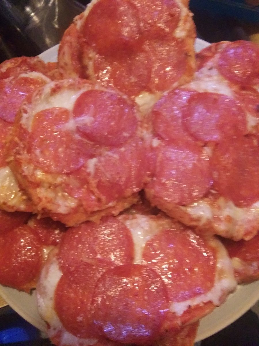 HarmonysHearth's tweet image. Had a blast cooking Homemade pizza bagels with @oh_wow_words 🍕😍

#fridaycooking #pizzafun