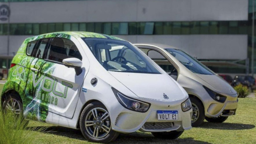 Economis tweet media