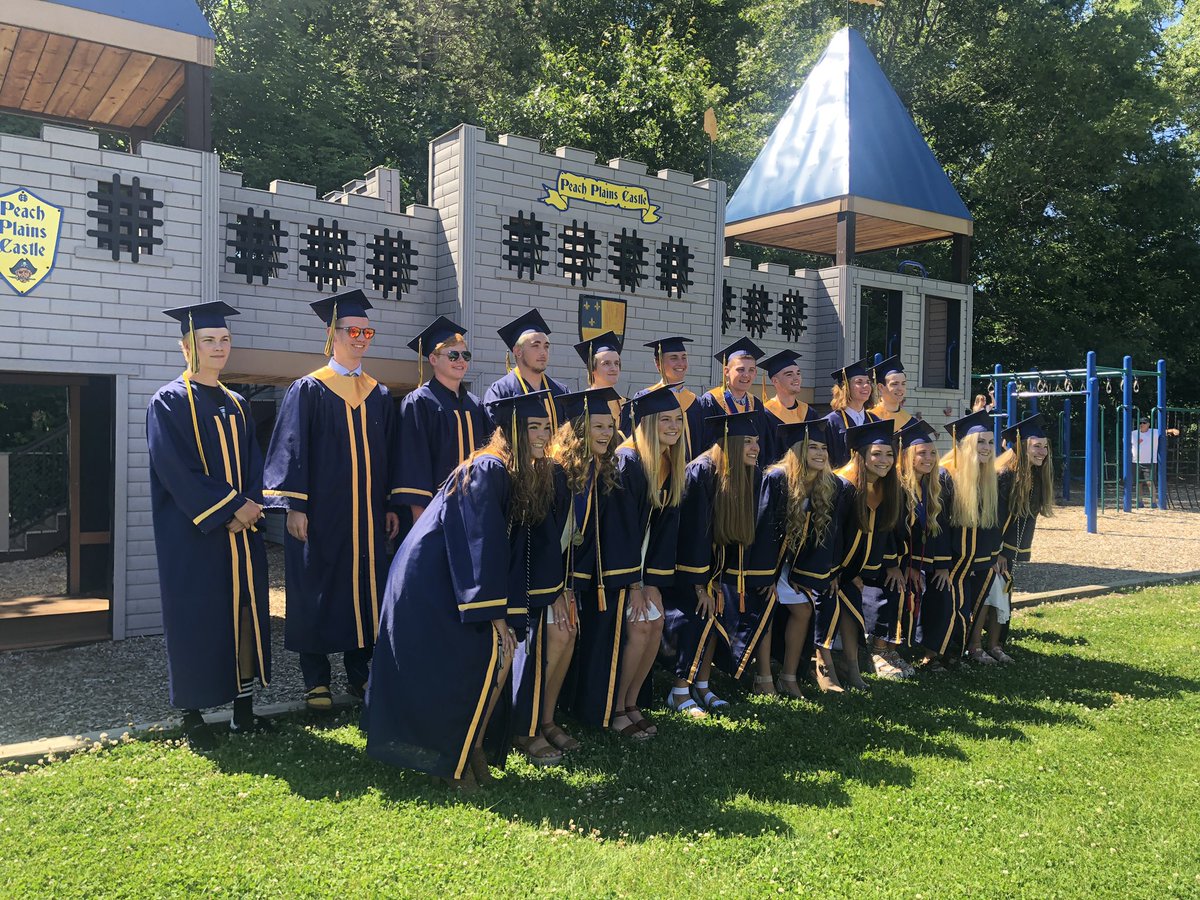 kathrynadrake's tweet photo. @ghschools Congrats Grads! Love that you visited where it all began. Staff loved seeing you. Thanks @ghhsbucs for a creative commencement. Proud of you, Bucs! #peachplains #onceabuccaneeralwaysabuccaneer https://t.co/LBKWAPlM1Y