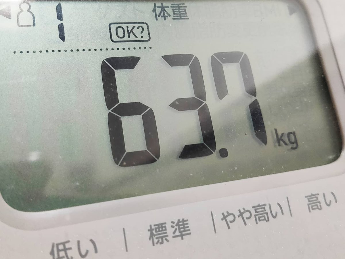 Flingpig67's tweet photo. あかーーん！！😵
痩せたと油断してプチリバウンドしてしまった…😂 理由は、仕事がバタついてトレーニングを数日怠ったことかな🤔💦 やはり食事調整だけでは限界があるんだなと学べたいい機会と考え、今日からまたトレーニングを再開しました！🏋️✨ 
🏋️✨ #ダイエット　#ダイエット垢　#減量 https://t.co/kNUT87xA5S