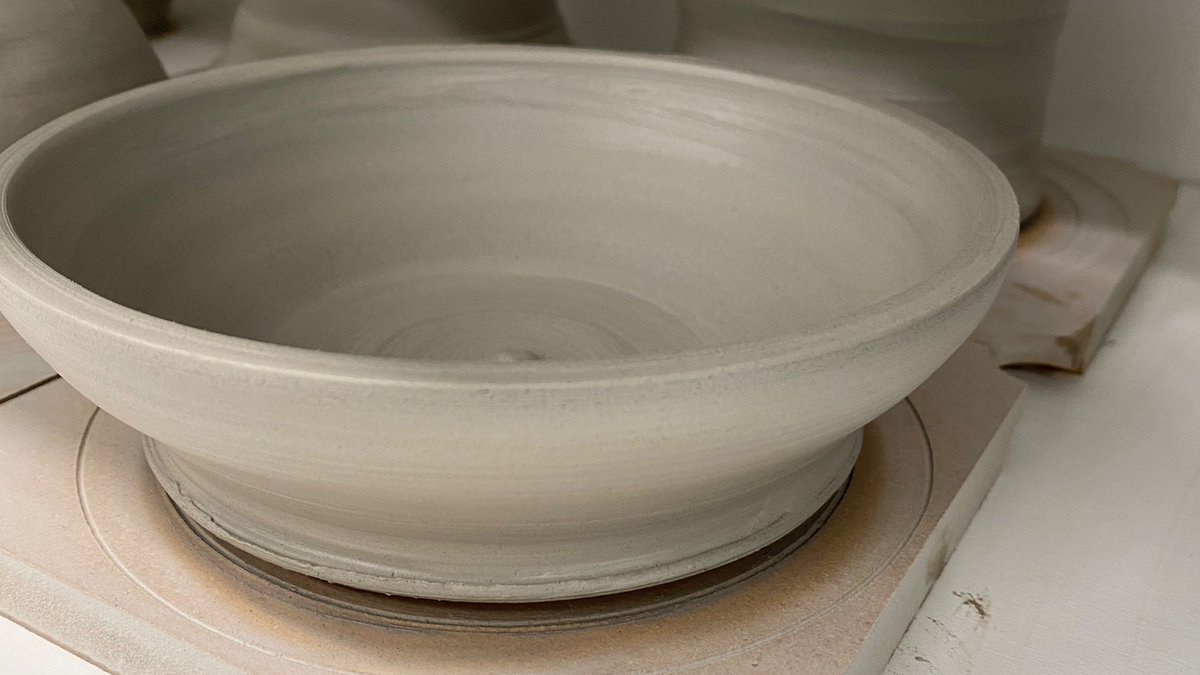 Plant_Optimism's tweet photo. Had a fun afternoon throwing clay in the wheel. ☺️🥰 #arttherapy #clay #ceramics #CPTSD #selflove #selfcare #recovery #PTSD #EmotionalIntelligence  #BeyondPTSD #BilateralStimulation #EMDR #dirtyHands https://t.co/eeMVRqDFGT