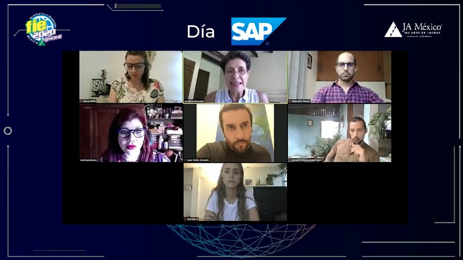 Techo's tweet photo. «Motivar a las juventudes a emprender socialmente, buscar resolver las grandes tensiones de la tiene la región. El COVID exacerba la desigualdad, por lo que necesitamos soluciones colaborativas, creativas y de alto impacto para que la gente pueda vivir mejor.» @jpduhalde #FIEhome https://t.co/PSr8Jx3pw7