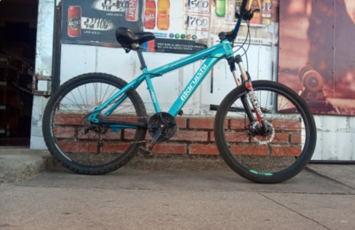 NUBLEONLINE_'s tweet photo. Insólito! Ahora Roban bicicleta a voluntario de la Quinta cía de Bomberos de Chillán mientras trabajaba en la extinción de incendio en restaurante Chapu esta tarde Cualquier dato comunicarlo a Bomberos y esperamos a quien se la llevó tenga conciencia y la devuelva. https://t.co/uW4s4bwpRr
