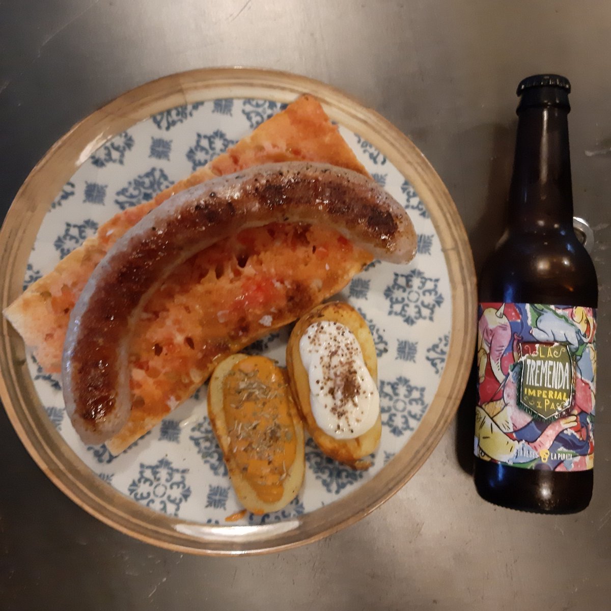 RusticUrbanFood's tweet photo. Butifarra de Vic acompañada de patatas al hornos con dos salsas y nuestro pan de coca, ñam, ñam, ñam!!! .
#CraftBeer #CervezaArtesanal #CraftFood #Esplugues #Cornella #SantJust #SantJoanDespi #MolinsdeRei #BaixLlobregat #santfeliu #espluguesdellobregat #bcn #SantBoi #LHospitalet https://t.co/EkyiIFeP2b