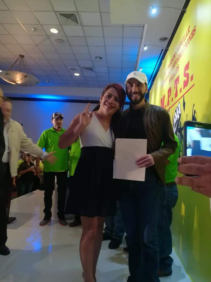 pinedaboris's tweet photo. Para muchos de ustedes Brenda Rosales es Vladimir Rosales. Para Nayib, Steiner, Chichilco, es Brenda. En INJUVE, es Brenda. Ocupa una Subdirección (flecha verde), ah y hay una Unidad de Género (flecha roja), que Brenda no se inventó. https://t.co/rb8V4IRngF