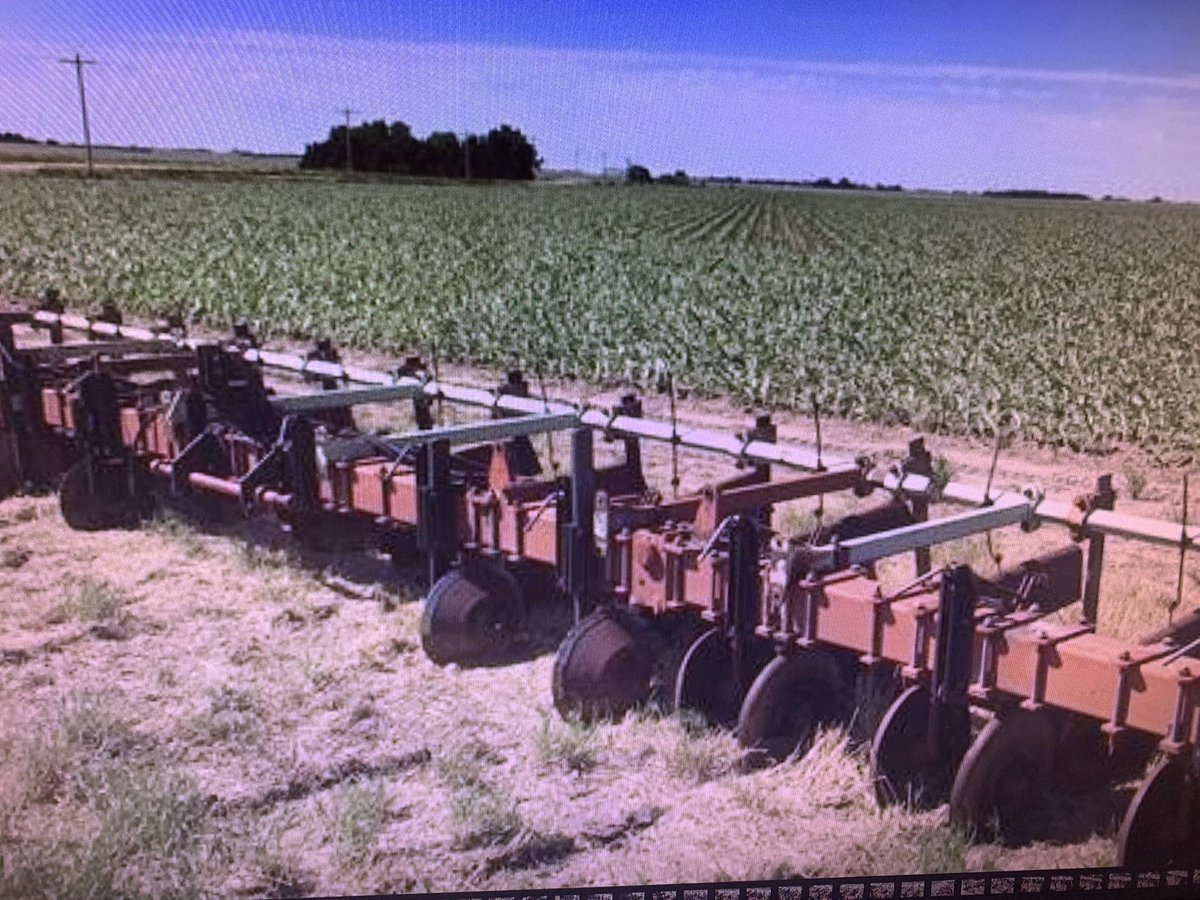 joegangwish's tweet photo. This thing is a monster! 12-row 36” go-dig for sale on @BigIronAuctions. #oldiron #watchthefenceposts #gettinworkdone 😮 https://t.co/Yb7Y5B98mp