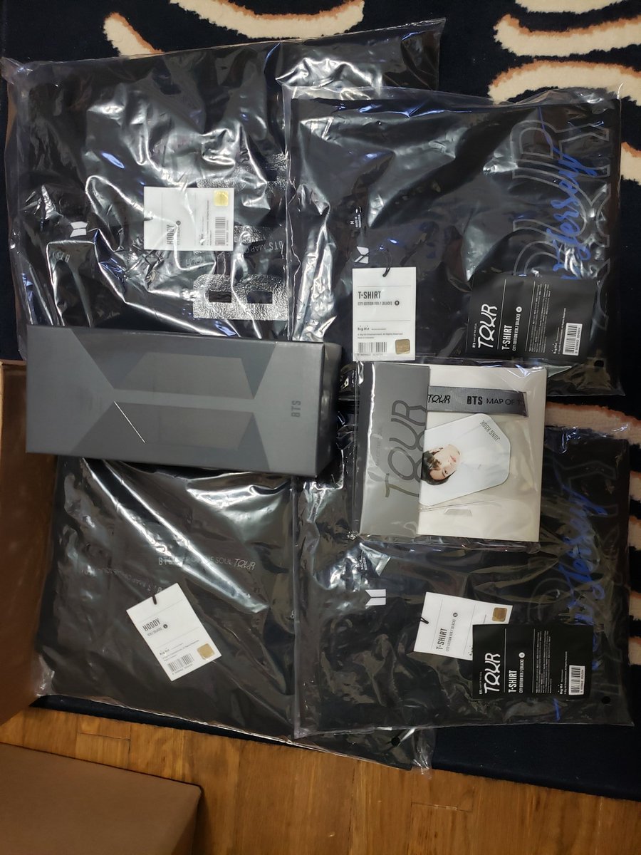 arashiislove's tweet photo. Christmas came early!! #BTSARMY #BTS #motstourmerch @bts_twt https://t.co/bHFYcOWjR9
