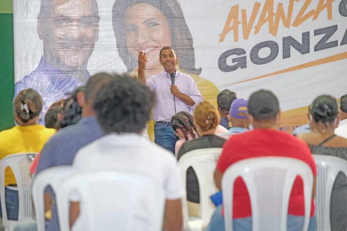 DomingoCG1's tweet photo. .@Gonzalo2020RD ha demostrado que los hechos valen más que las palabras, vamos a dar lo mejor de nosotros este 5 de julio, a salir con alegría a defender y a buscar los votos. #AvanzaConGonzalo #Circunscripción3 #ATrabajar https://t.co/k2Jvph2YZr