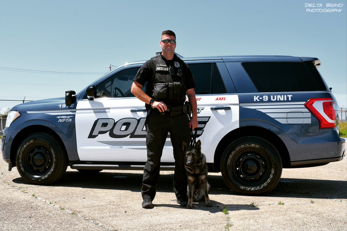 DeltaBrvoPhoto's tweet photo. #K9Axel is a #GermanShepherd specializing in #NarcoticsDetection for the @tapd1404 in #BuffaloNY https://t.co/J4jX3uh6Vx