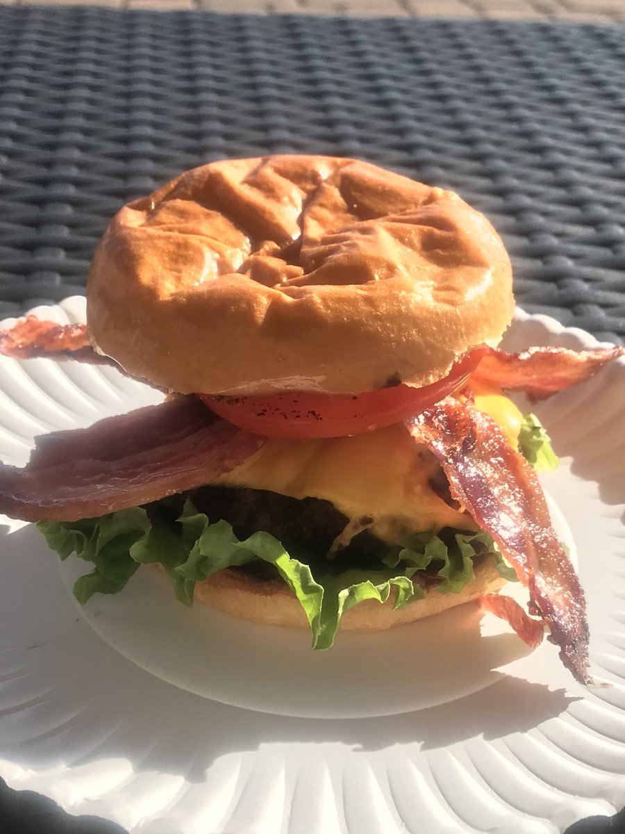 lilystrz's tweet photo. #BlendedBurgerContest https://t.co/yJf3IOjEY3