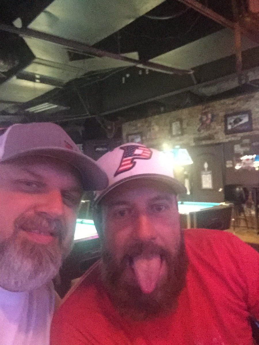 bigdaddybaker74's tweet photo. Catching up with one bad ass dude tonight!!!! https://t.co/qqJHRpnxwr