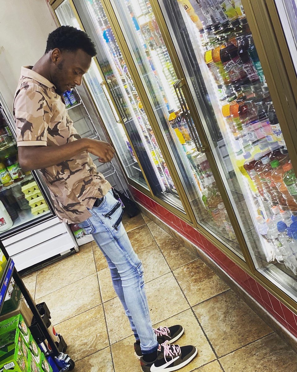 OD_Vs_ODarius's tweet photo. In my bag but I been laying back I’m turnin’ up this summer let’s the money talk for it self happy 24 birthday kid https://t.co/CZzXqPVPyU