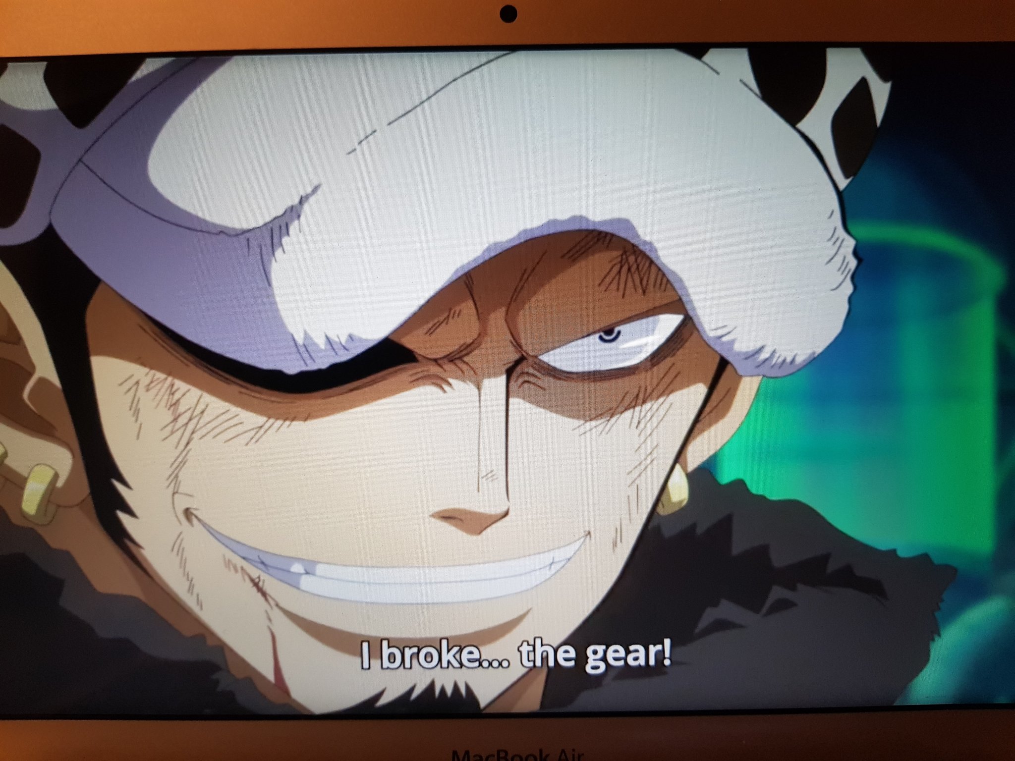 Kellxn Watching Soul Eater Na Twitteri One Piece Episode 616 The Law Vs Vergo Vs Smoker Fight Was Amazing Love The Fact That Smoker Helped Law By Giving His Heart
