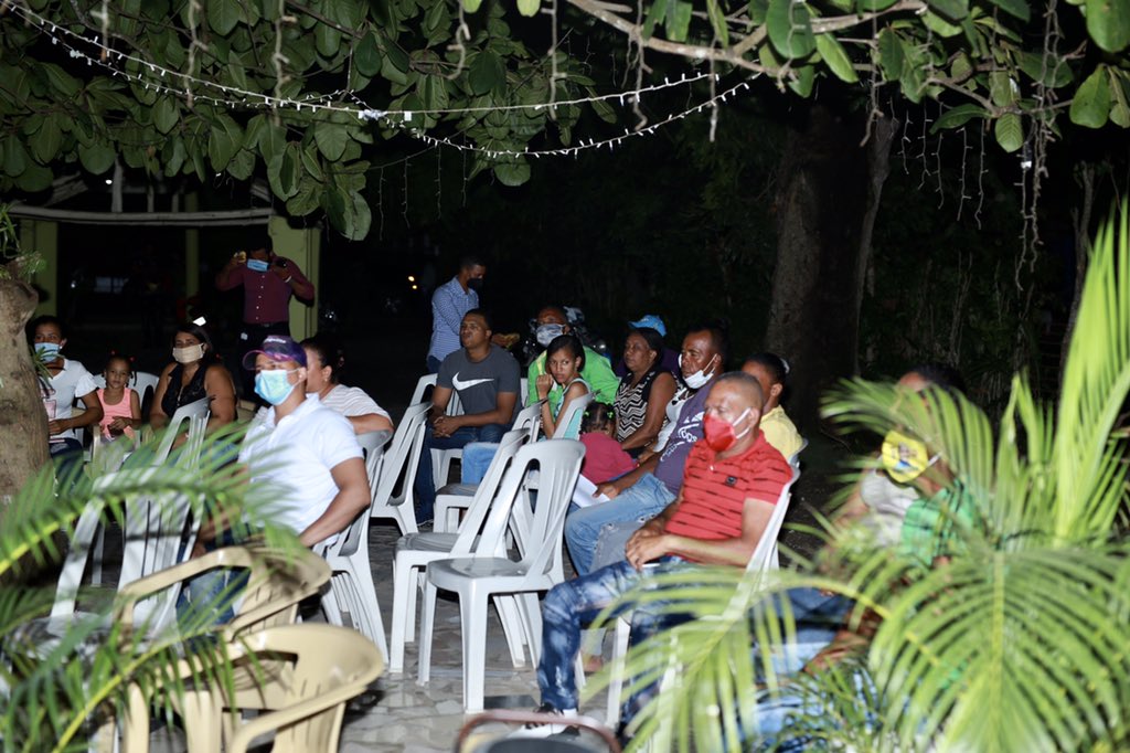 EuclidesLaVega's tweet photo. Encuentro con dirigentes y comunitarios de Jamo la Jardeta. 
El triunfo y la victoria para este 5 de Junio está asegurado🙌🏻

@Gonzalo2020RD
#GonzaloPresidente2020 #euclidessenador #siemprepresente #lavega https://t.co/pjGlYPeQj1
