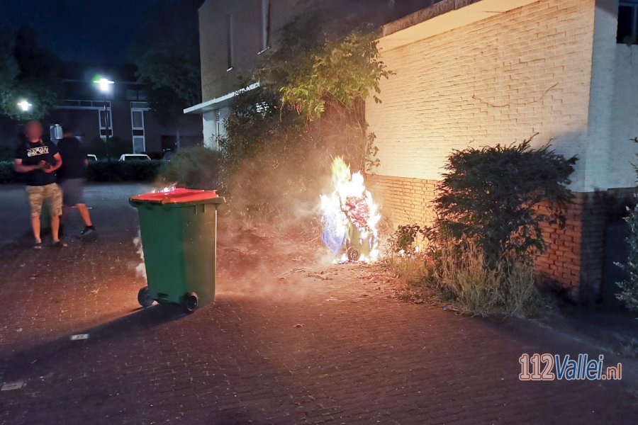 Kliko's in brand tegen woning aan de Zanderijweg in #Ede. 112Vallei.