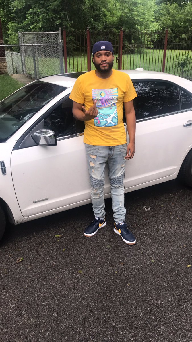 IAmCapone_'s tweet photo. Gotta Stand Tall Cause They Wanna See You Fall #NV4L🦍💙💛📶💯 https://t.co/wxza035qlF