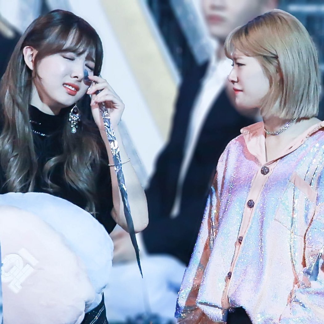 2yeon mirroring each other; a devastating thread