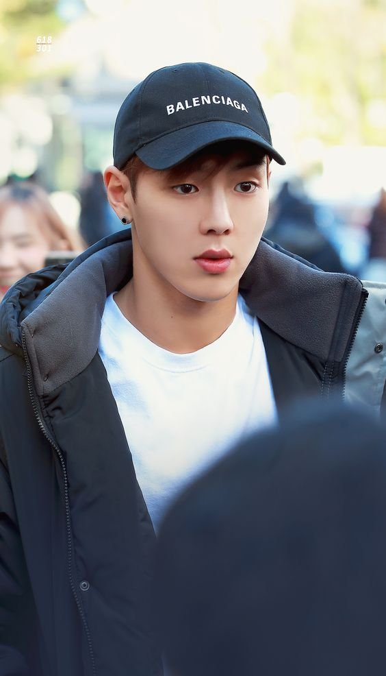 Shownu needs no help in looking manly and amazing, but the hat just adds that little something #MONSTAX    #SHOWNU sir please  you testing us