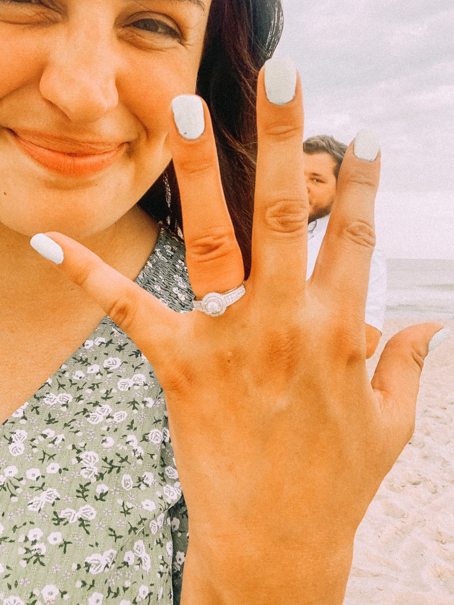 Kellbelly_'s tweet photo. I’m a fucking FIANCÉ https://t.co/TGKw4X2Koj