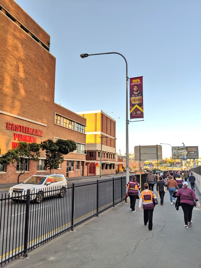 The march to the stadium from the station. Not as vocal as usual but grateful and lucky to be back here.  #NRL    #NRLBroncosTitans  @brisbanebroncos  @NRL – bei  Platform 2
