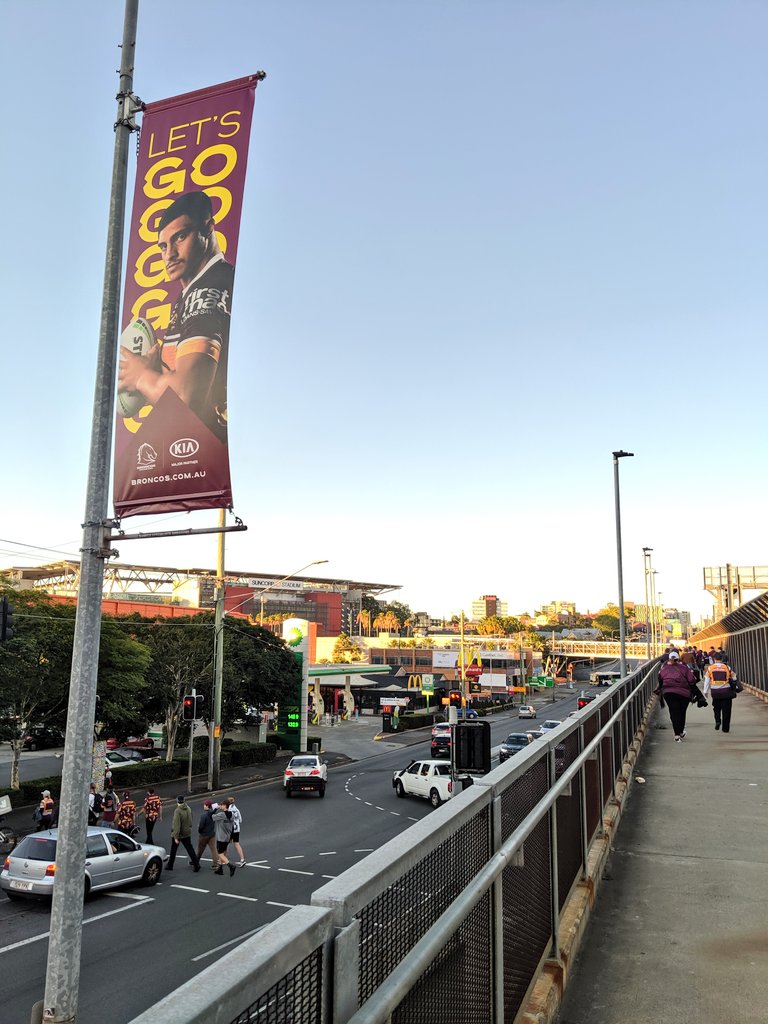 The march to the stadium from the station. Not as vocal as usual but grateful and lucky to be back here.  #NRL    #NRLBroncosTitans  @brisbanebroncos  @NRL – bei  Platform 2