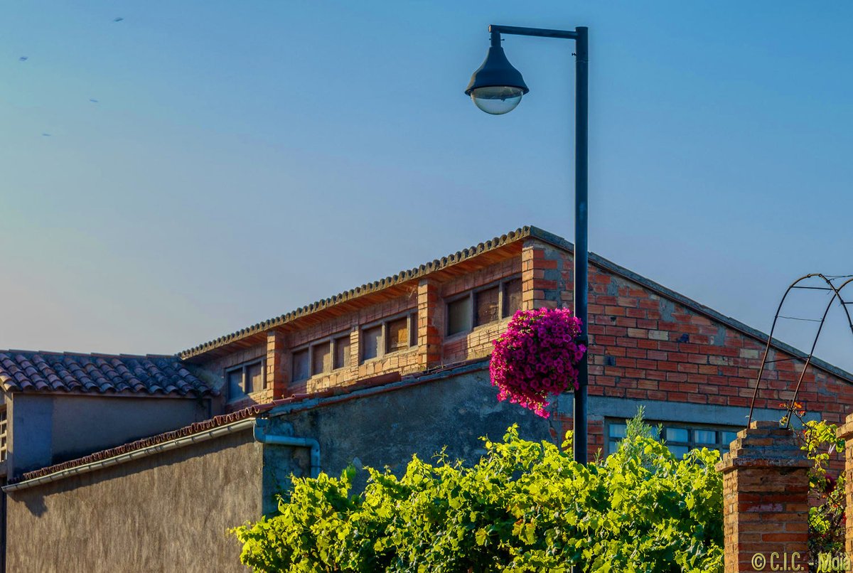 MeteoMoia's tweet photo. #Calders, un poble del #Moianès que fa molt goig i que cal visitar @meteocat #eltempstv3 #324eltemps  @bcnmoltmes @catexperience @AlfredRPico @ARAmeteo @meteorac1 @meteo8aldia @alcantara_alb @rbartolisala @gemmapuigf @eloicordomi @TomasMolinaB https://t.co/TSSzFbnNjZ