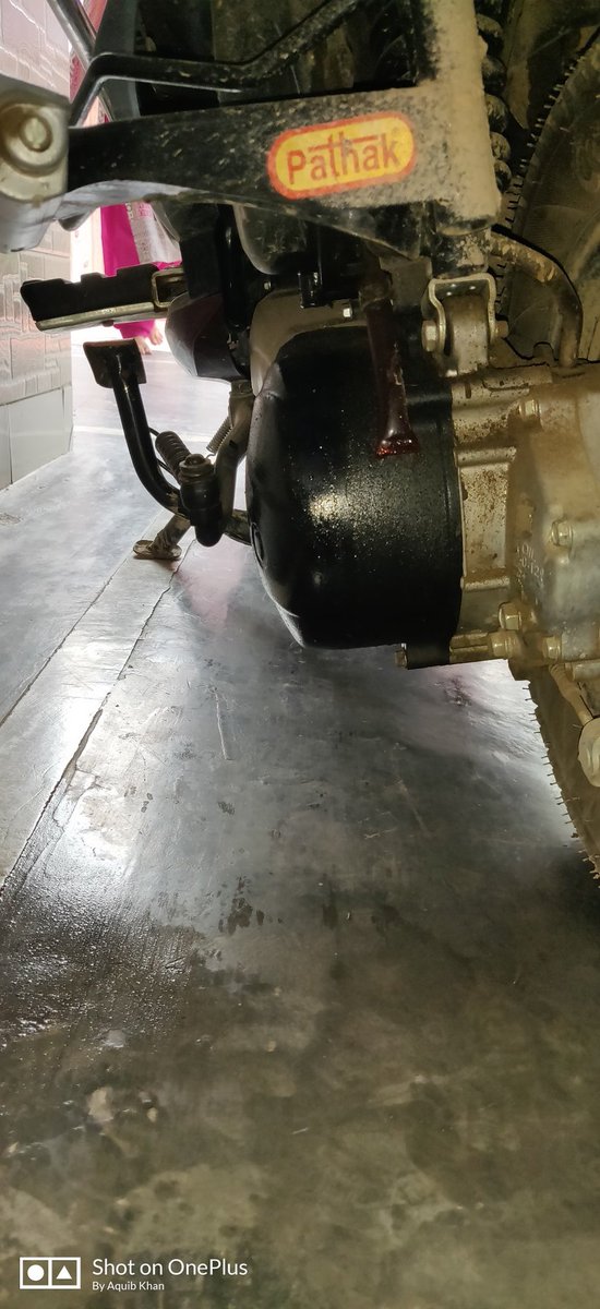 akhanash's tweet image. 3rd week in a row, the same problem of oil leakage persists even 2 times serviced over 2 weekends, now feel harassed n tired, and regret my decision to bought #heromotors moped, will see u in consumer court
@carandbikehindi
@carandbike
@BikeWale
@bikedekho
@autocarindiamag