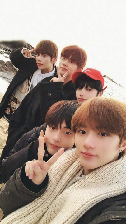 IT WAS ONE SUNNY DAY WHEN I SAW THOSE BRIGHT SMILE DRAWN ON THESE PRETTY BOYS' FACES  @TXT_members
