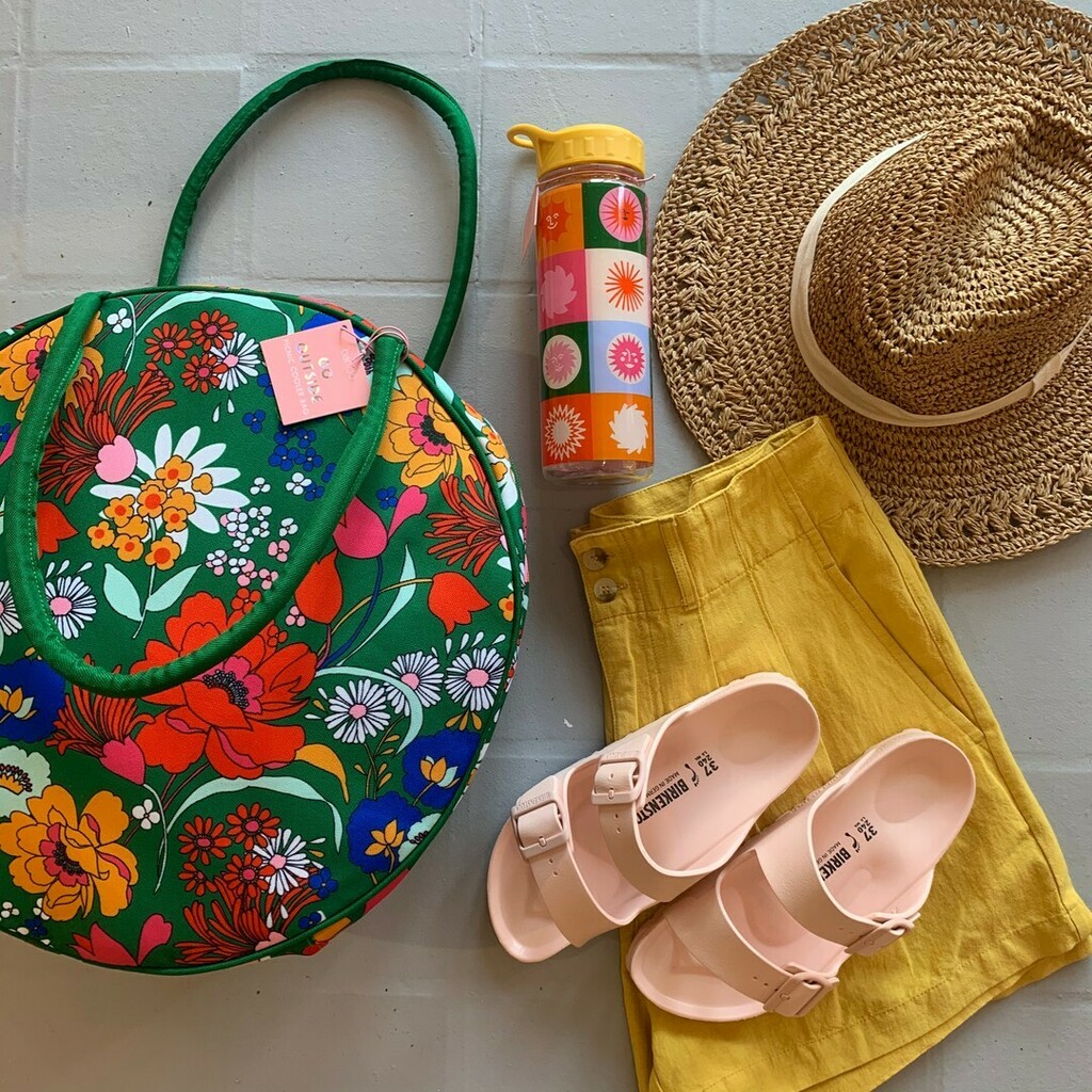 RoosBeach's tweet photo. Others be like 'who is she, who is she'?! ⠀⠀⠀⠀⠀⠀⠀⠀⠀
⠀⠀⠀⠀⠀⠀⠀⠀⠀
#shessostylish #girlsgotstyle #styleinspo #instastyle #fashion #flatlay #roosbeach #cornwall https://t.co/0XoQJ0pje4 https://t.co/dm4T8QDCRf