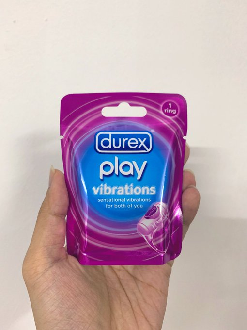 🛵: 有人试用过这个durex震环吗？😂   Retweet超过35个的话, 我们拍一个爱爱使用心得和感受分享😝  Ps. 我们做人很真, 做爱很真, 做评测也会很真的! 不乱乱打广告😁  #moonridersworld<a href="/tag/durex"class="tags"><span>#durex</span></a><a href="/tag/moonridersworld"class="tags"><span>#moonridersworld</span></a>