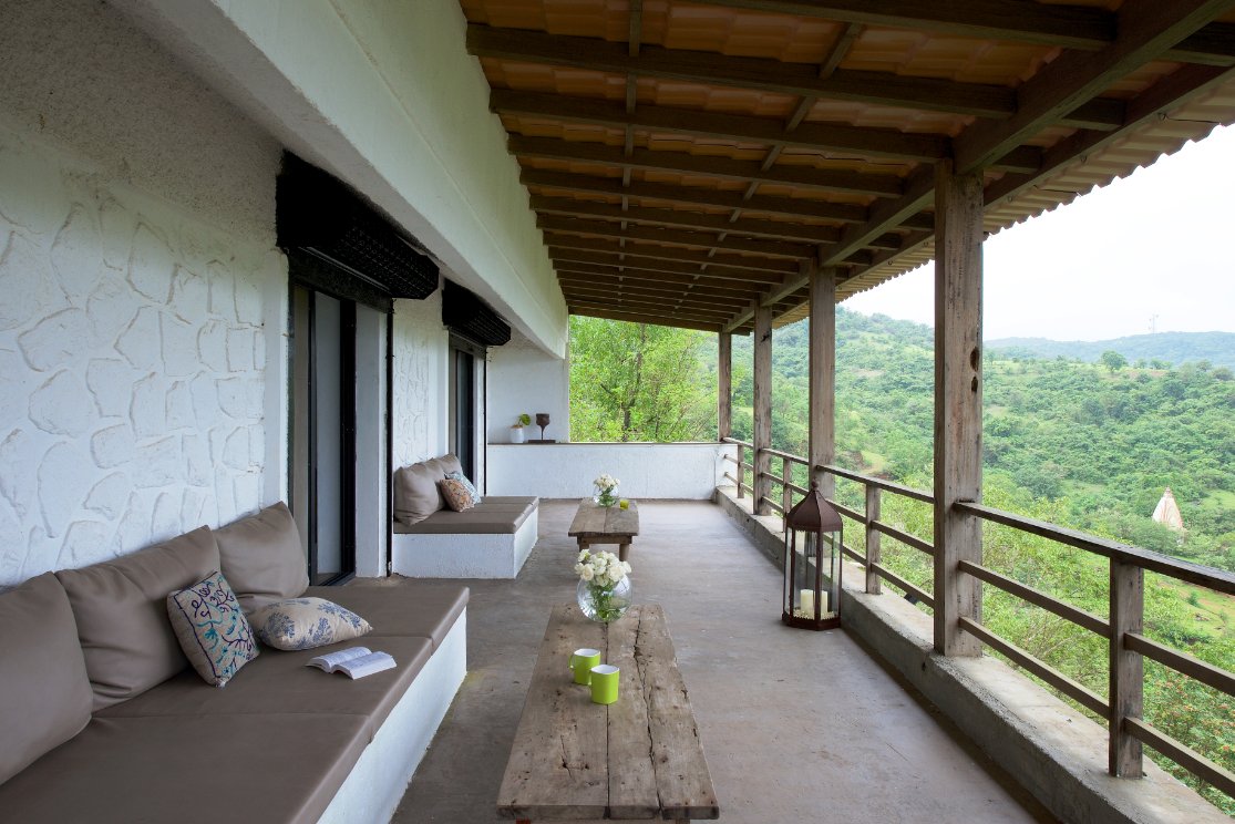 goodhomesindia's tweet photo. This weekend homestay will make it to your post-lockdown getaway wishlist. 
Design: @ashleysbespokedesigns
Photograph by @sabz_phxindia @phxindia
#goodhomesmagazine #hometour https://t.co/eyTSJvnvqO