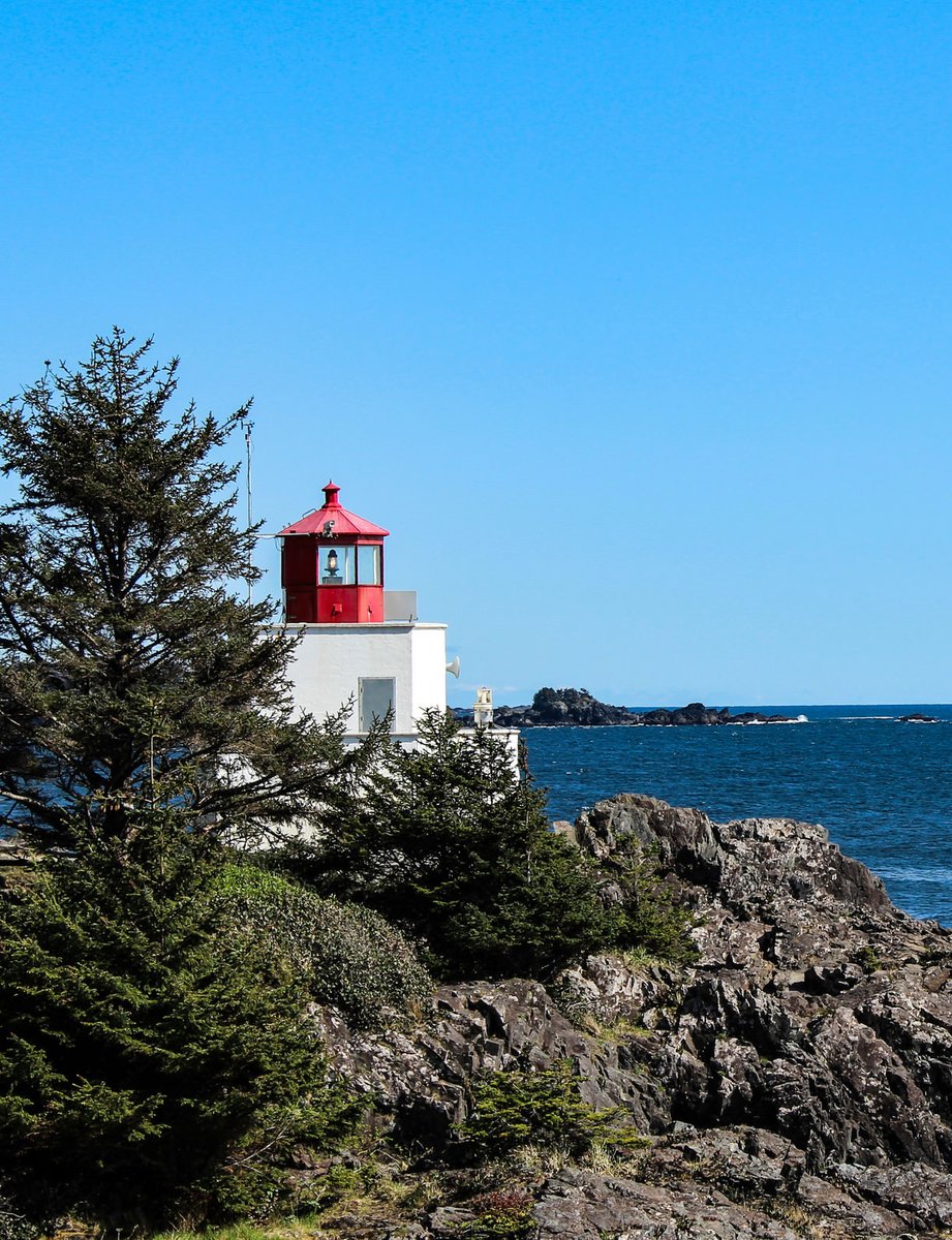 mickiselvitella's tweet photo. The lighthouse on the Wild Pacific Trail in Ucluelet on Vancouver Island, B.C., Canada. @ Ucluelet https://t.co/symQv70sum https://t.co/PXBkA5Cxtr