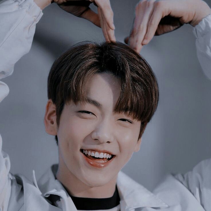 CHOI SOOBIN. THE GREATEST LEADER OF 4TH GEN. HE LEADS HIS MEMBERS W/ HIS SOFT HEART AND I LOVE HIM SO MUCH FOR THIS  @TXT_members