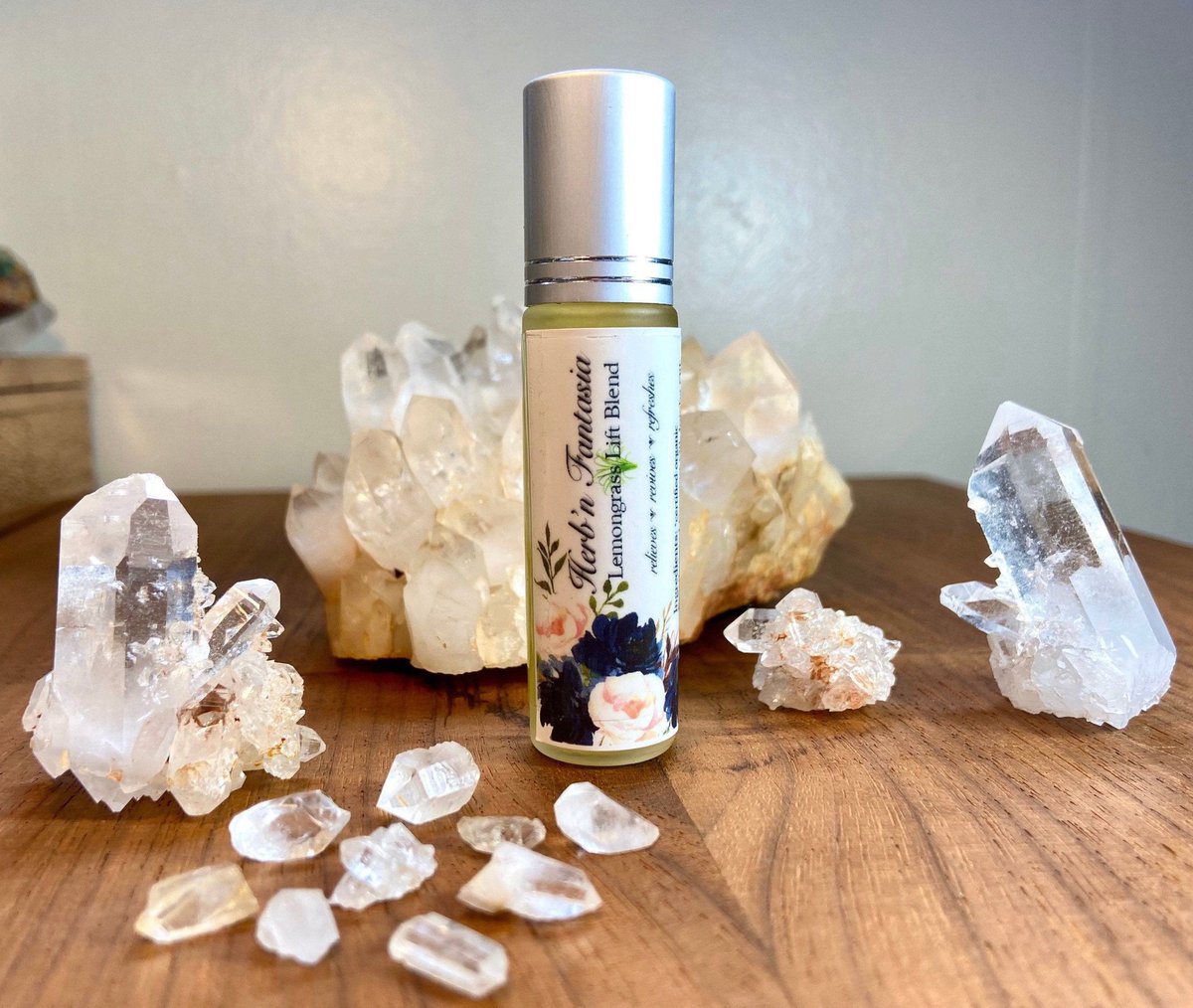 urbnlgndbass's tweet photo. Lemongrass Lift Crystal Infused Essential Oil Blend Roll On #Uplifting #Grounding #Balancing #PainRelieving #eo #crystalinfused #reikiinfused 
https://t.co/Be4WVJu2wf https://t.co/ow8NChaSxT