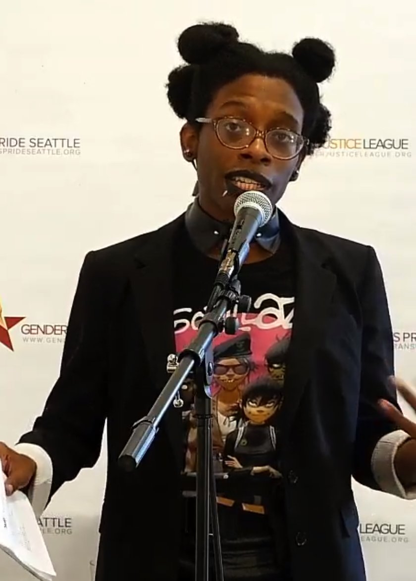 TransPrideSEA's tweet photo. Our #Emcee Chocolate the Entertainer talking about the importance of #DentalDams and #Kink!
#SexPositive
#TransPrideSea #TogetherForPride
https://t.co/HLwIXJj5hw https://t.co/Fj0GYVVqAB