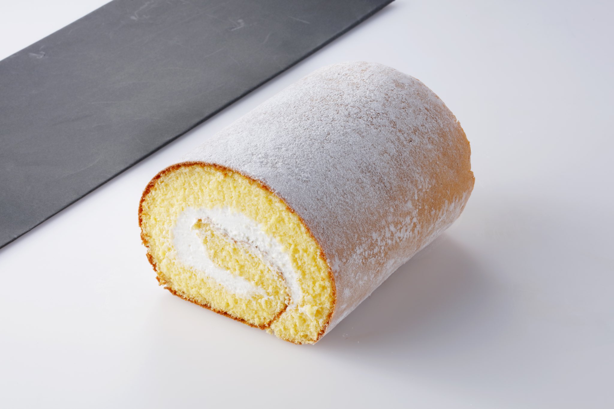 フルーツケーキファクトリー 公式 今日のおやつに お土産に Fruitscakefactoryのロールケーキは毎日手作り ふわふわの生地に甘 い生クリームを包んでいます キミロールは全店で販売中 フルーツケーキファクトリー 札幌 今日のおやつ