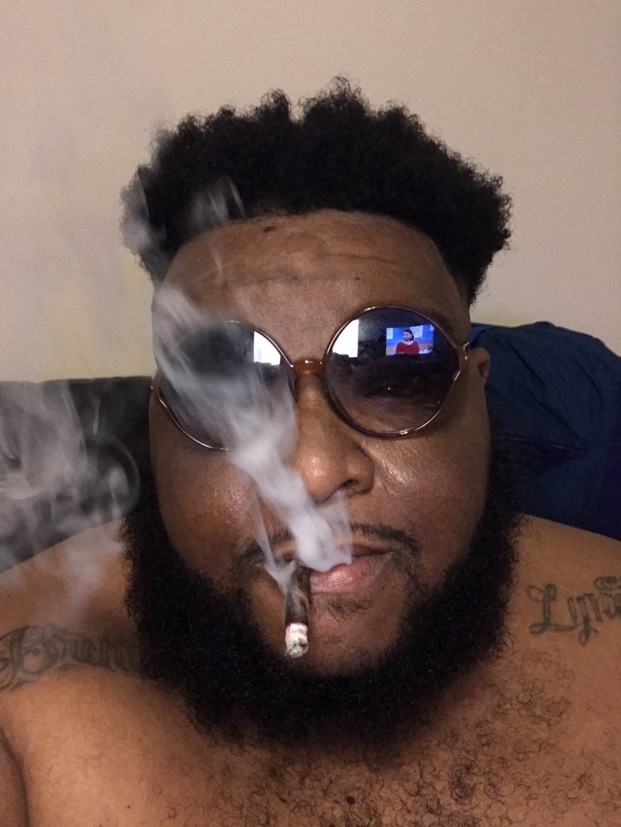 BabyBigluv's tweet photo. Friday night session 🤣🤣 https://t.co/mCF81pg9EY