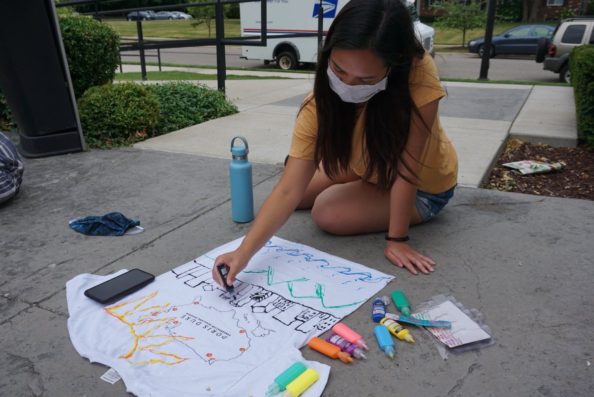 UMich_DDCSP's tweet photo. #SocialDistance and remote shirt painting with @UMSEAS Doris Duke Conservation Scholars 2020. #FunFriday https://t.co/xBWdmSIBkf