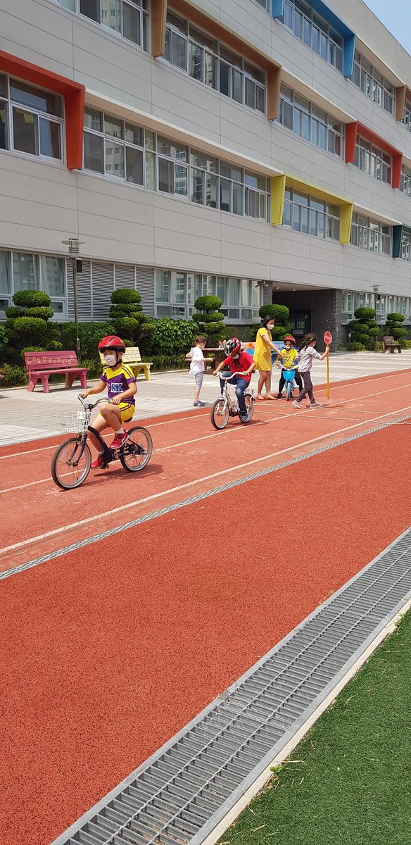 Bike Safety Day for #year1 #isk for our #fromAtoB #ipc it was pretty easy to social distance for this activity and the children had a lot of fun.
