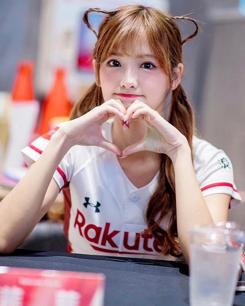 aviva_1028's tweet photo. 🐱💓

-

 #中華職棒 #CPBL #桃猿 #cheerleader #baseball #チアリーダー #野球 #RakutenGirls #야구 #치어리더  #李恩菲 #cheerleaders #rakuten #rakutenmonkeys #rakutengirls  #楽天 #棒球
#菲菲 https://t.co/GWQuni39SF