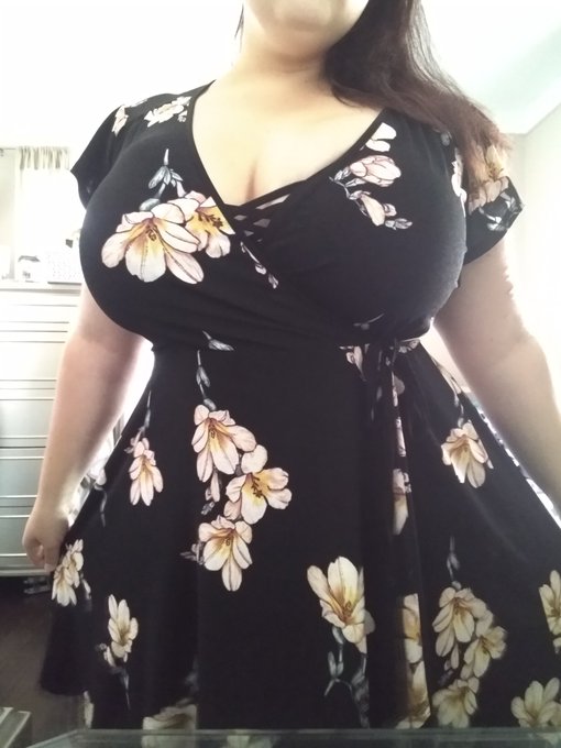 My family has been asking me to wear brighter colors and makeup recently... This was the best I could<a href="/tag/curvy"class="tags"><span>#curvy</span></a><a href="/tag/goth"class="tags"><span>#goth</span></a><a href="/tag/chubby"class="tags"><span>#chubby</span></a><a href="/tag/gothic"class="tags"><span>#gothic</span></a><a href="/tag/gothgirl"class="tags"><span>#gothgirl</span></a><a href="/tag/feelingcute"class="tags"><span>#feelingcute</span></a>