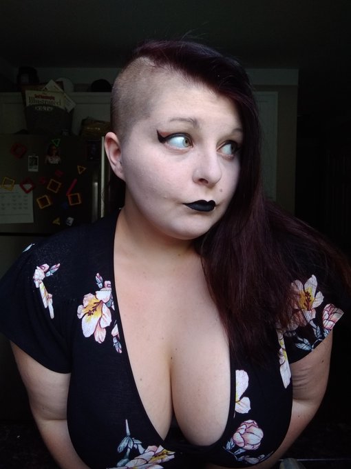 My family has been asking me to wear brighter colors and makeup recently... This was the best I could<a href="/tag/curvy"class="tags"><span>#curvy</span></a><a href="/tag/goth"class="tags"><span>#goth</span></a><a href="/tag/chubby"class="tags"><span>#chubby</span></a><a href="/tag/gothic"class="tags"><span>#gothic</span></a><a href="/tag/gothgirl"class="tags"><span>#gothgirl</span></a><a href="/tag/feelingcute"class="tags"><span>#feelingcute</span></a>