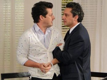 _lailamaria_'s tweet photo. FINA ESTAMPA:
Sobre o AMANTE do Crô que ngm sabe, assistam o filme do Crô, pq lá mostra quem é o AMANTE👇🏼...

👉🏼é o irmão gêmeo de Fernandinho, só q no final ele fica com o Baltarzar👈🏼 / RETORNANDO O FILME, ELE É MARAVILHOSO VIUU😝😂
#FlashbackVMAs #Gil78 #OPoderDeCompartilhar https://t.co/wV78VYhb0o