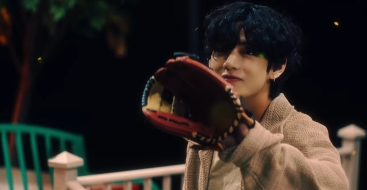 _helovesmiori's tweet photo. Kim taehyung " stay gold 💛"
#StayGoldMV 
#TAEHYUNG https://t.co/rT7uvHZnfI