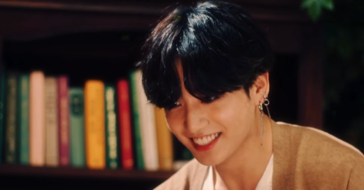 _helovesmiori's tweet photo. Jeon jungkook "stay gold 💛"
#StayGoldMV 
#JUNGKOOK https://t.co/58lGK5ilH8
