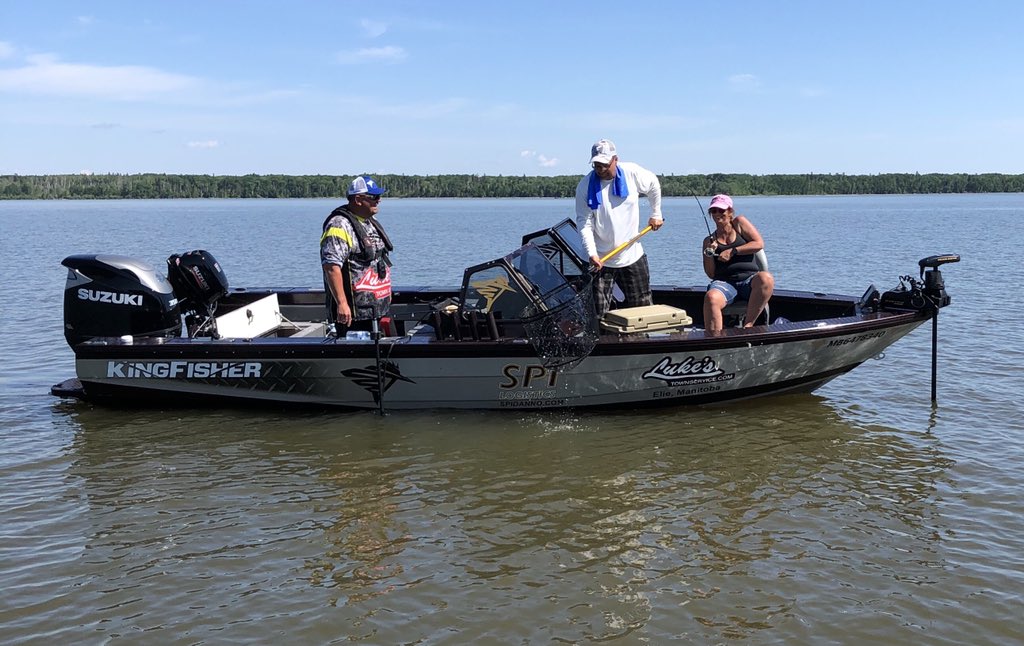 BurleyTownsend's tweet photo. Wow!! What a beautiful day on the water, tons of fish, endless laughter, incredible friends. Makes for a perfect day!
#lukestownservice
#kingfisherboats https://t.co/MnbLf2ejHT